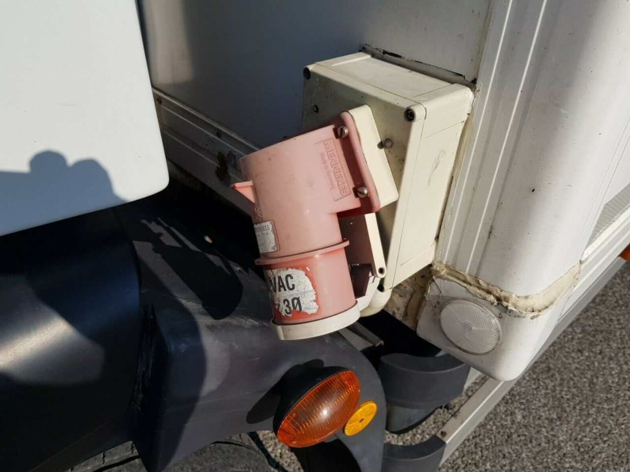 Refrigeraattori kuorma-auto Iveco EUROCARGO ML 120E25: kuva Refrigeraattori kuorma-auto Iveco EUROCARGO ML 120E25