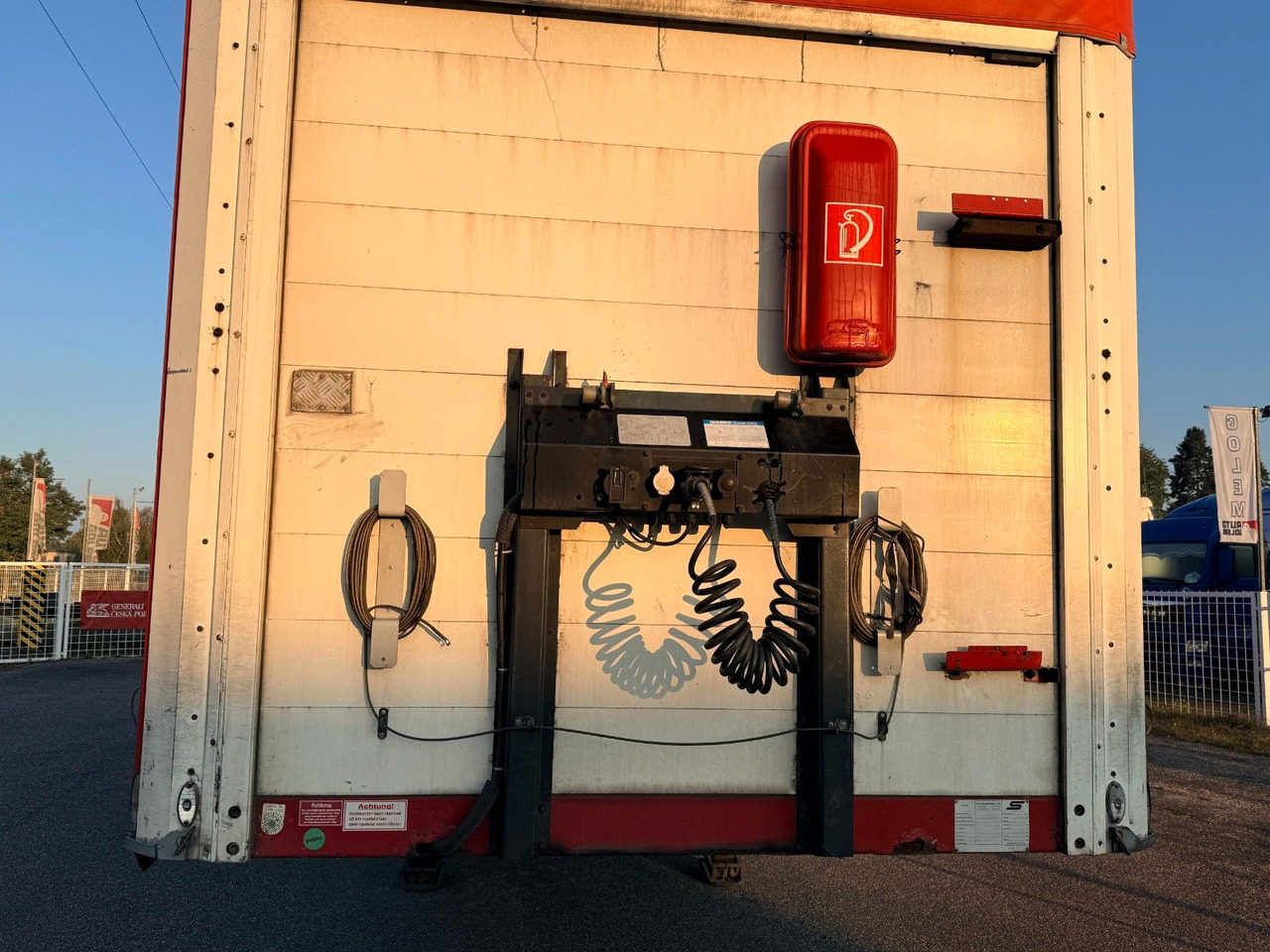 Schwarzmüller S 1 / J - Pressukapellipuoliperävaunu: kuva Schwarzmüller S 1 / J - Pressukapellipuoliperävaunu Schwarzmüller S 1 / J - Pressukapellipuoliperävaunu: kuva Schwarzmüller S 1 / J - Pressukapellipuoliperävaunu