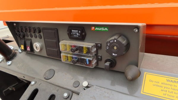 Asfaltinlaskija Ausa D150RM: kuva Asfaltinlaskija Ausa D150RM