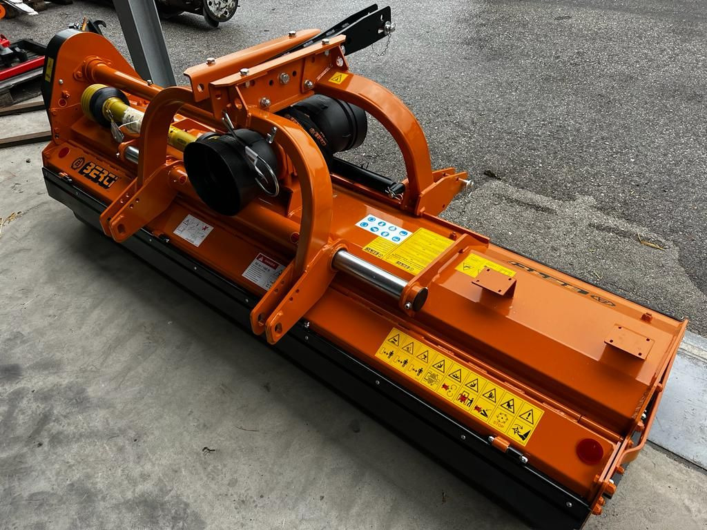 Berti DUAL 300 - Kesantomurskain/ Vesakkomurskain: kuva Berti DUAL 300 - Kesantomurskain/ Vesakkomurskain Berti DUAL 300 - Kesantomurskain/ Vesakkomurskain: kuva Berti DUAL 300 - Kesantomurskain/ Vesakkomurskain