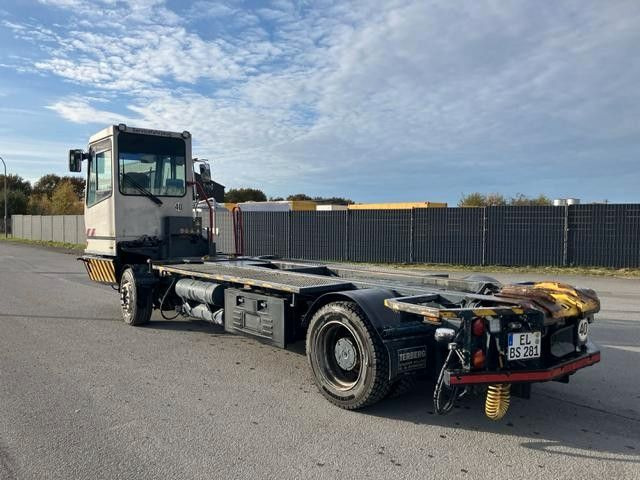 BC 182 - Konttialus/ Vaihtokuormatilat kuorma-auto: kuva BC 182 - Konttialus/ Vaihtokuormatilat kuorma-auto BC 182 - Konttialus/ Vaihtokuormatilat kuorma-auto: kuva BC 182 - Konttialus/ Vaihtokuormatilat kuorma-auto