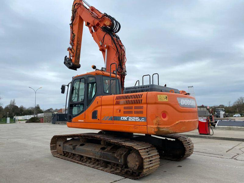 Doosan DX 225 LC - Telakaivukone: kuva Doosan DX 225 LC - Telakaivukone Doosan DX 225 LC - Telakaivukone: kuva Doosan DX 225 LC - Telakaivukone