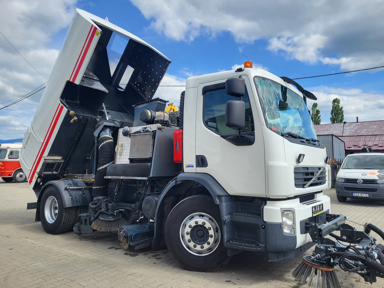 Volvo FE 320 two engines - Lakaisuauto: kuva Volvo FE 320 two engines - Lakaisuauto Volvo FE 320 two engines - Lakaisuauto: kuva Volvo FE 320 two engines - Lakaisuauto