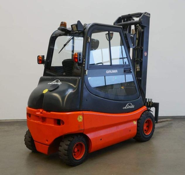 Linde E 25 EX S 336-31 - Sähkötrukki: kuva Linde E 25 EX S 336-31 - Sähkötrukki Linde E 25 EX S 336-31 - Sähkötrukki: kuva Linde E 25 EX S 336-31 - Sähkötrukki