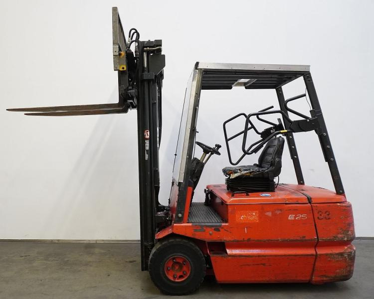 Linde E 25 Z 325 - Sähkötrukki: kuva Linde E 25 Z 325 - Sähkötrukki Linde E 25 Z 325 - Sähkötrukki: kuva Linde E 25 Z 325 - Sähkötrukki