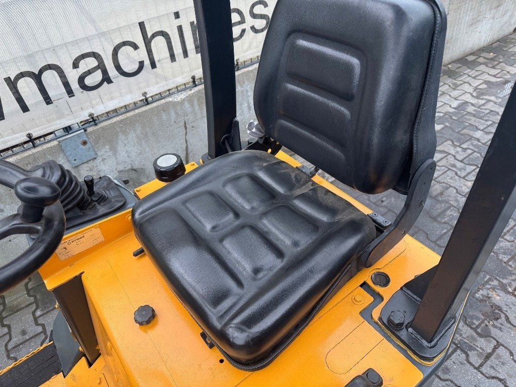 GiANT B204SW - Pienkuormaaja: kuva GiANT B204SW - Pienkuormaaja GiANT B204SW - Pienkuormaaja: kuva GiANT B204SW - Pienkuormaaja