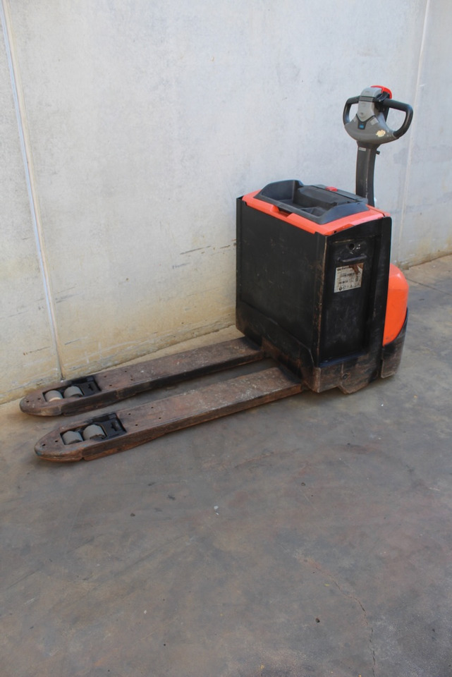 BT LWE 200 - Haarukkavaunu: kuva BT LWE 200 - Haarukkavaunu BT LWE 200 - Haarukkavaunu: kuva BT LWE 200 - Haarukkavaunu