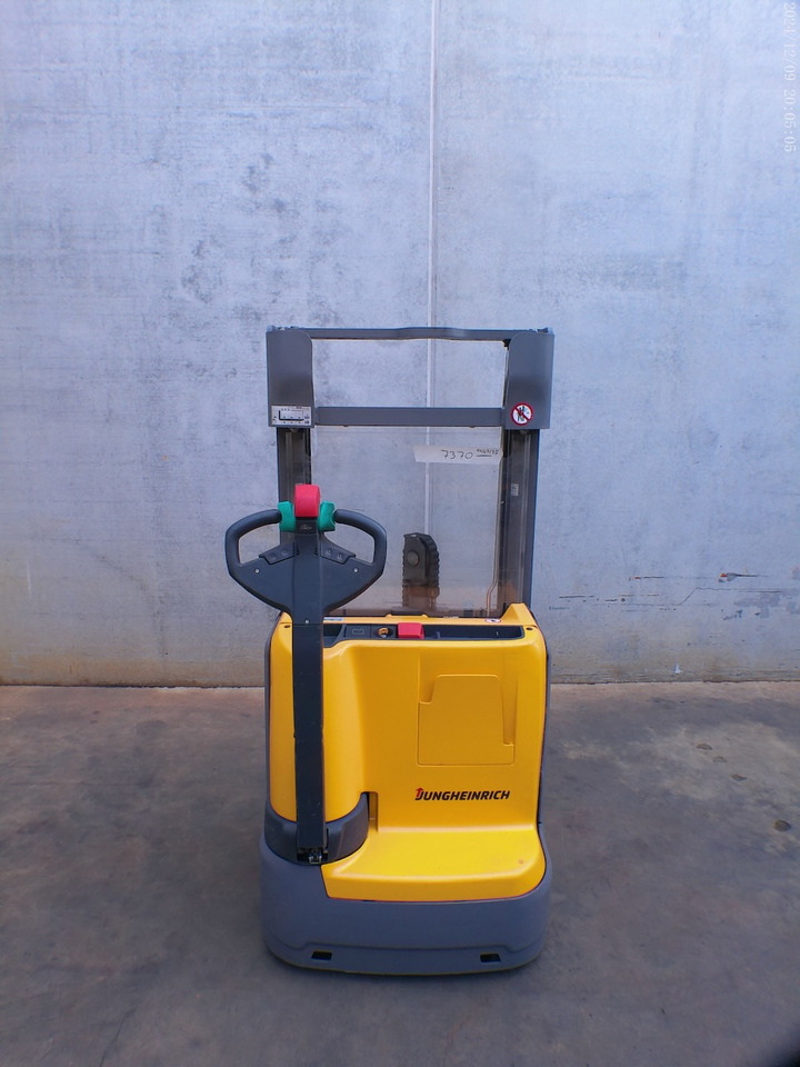 Jungheinrich EJC 110 250 ZZ - Pinoamistrukki: kuva Jungheinrich EJC 110 250 ZZ - Pinoamistrukki Jungheinrich EJC 110 250 ZZ - Pinoamistrukki: kuva Jungheinrich EJC 110 250 ZZ - Pinoamistrukki