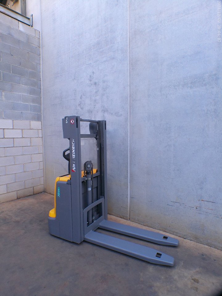 Jungheinrich EJC 110 250 ZZ - Pinoamistrukki: kuva Jungheinrich EJC 110 250 ZZ - Pinoamistrukki Jungheinrich EJC 110 250 ZZ - Pinoamistrukki: kuva Jungheinrich EJC 110 250 ZZ - Pinoamistrukki