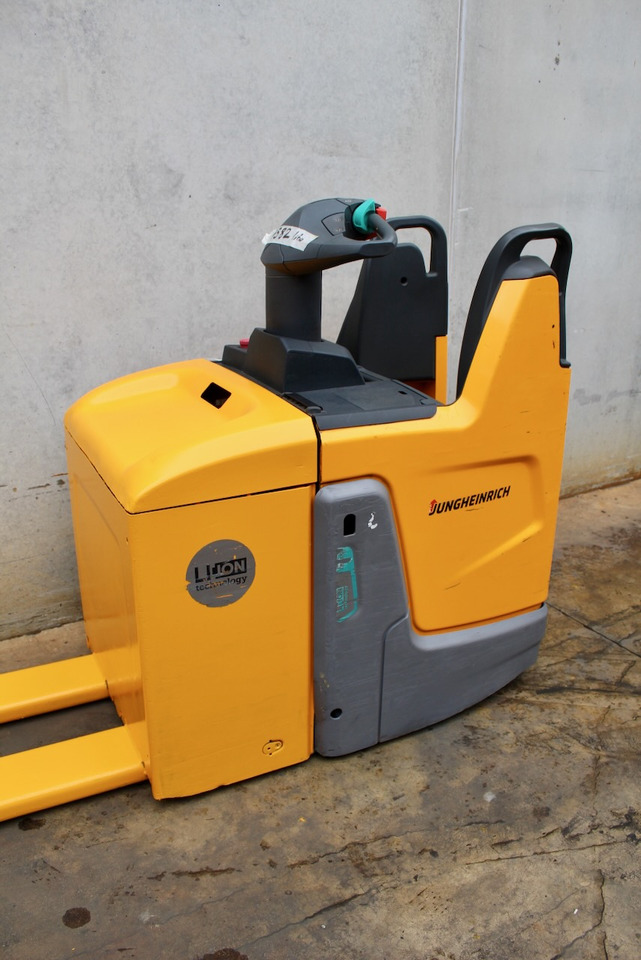 Jungheinrich ERE 125 LI-ION - Haarukkavaunu: kuva Jungheinrich ERE 125 LI-ION - Haarukkavaunu Jungheinrich ERE 125 LI-ION - Haarukkavaunu: kuva Jungheinrich ERE 125 LI-ION - Haarukkavaunu