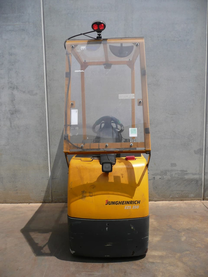 Jungheinrich EZS 350 XL - Vetotrukki: kuva Jungheinrich EZS 350 XL - Vetotrukki Jungheinrich EZS 350 XL - Vetotrukki: kuva Jungheinrich EZS 350 XL - Vetotrukki