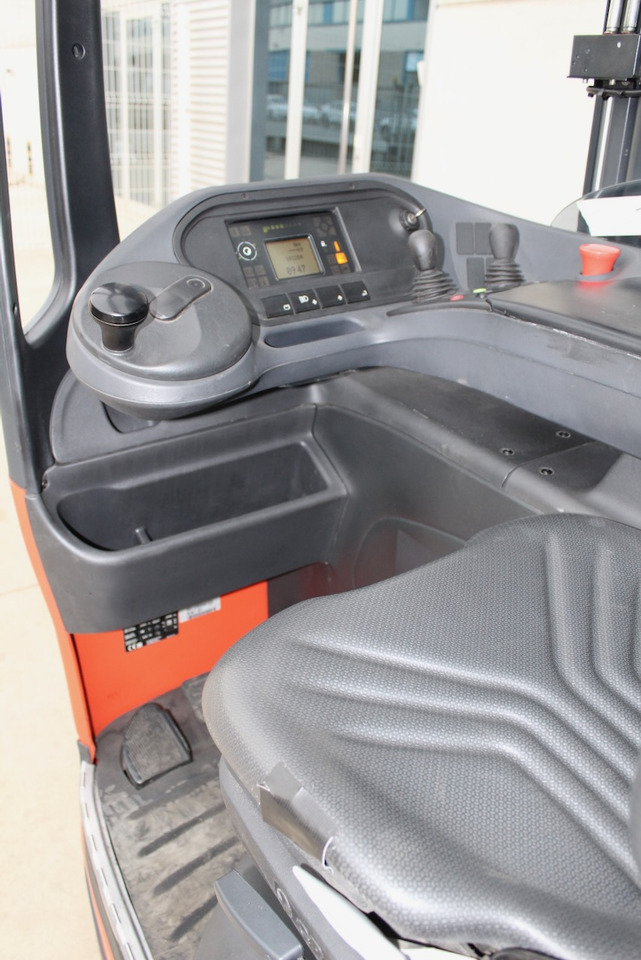 Työntömastotrukki Linde R16-01: kuva Työntömastotrukki Linde R16-01