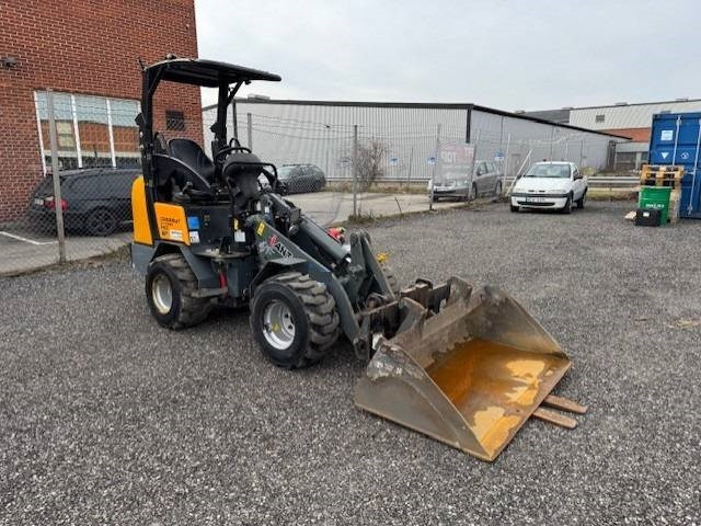 Giant D 332 SWT X-TRA - Liukuohjattu telakuormaaja: kuva Giant D 332 SWT X-TRA - Liukuohjattu telakuormaaja Giant D 332 SWT X-TRA - Liukuohjattu telakuormaaja: kuva Giant D 332 SWT X-TRA - Liukuohjattu telakuormaaja