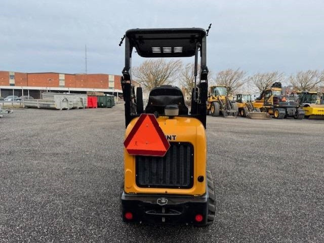 Giant D 332 SWT X-TRA - Liukuohjattu telakuormaaja: kuva Giant D 332 SWT X-TRA - Liukuohjattu telakuormaaja Giant D 332 SWT X-TRA - Liukuohjattu telakuormaaja: kuva Giant D 332 SWT X-TRA - Liukuohjattu telakuormaaja