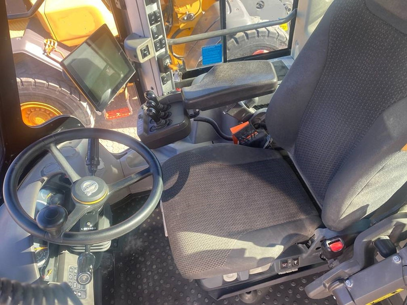 Pyöräkuormaaja Volvo L 180 H: kuva Pyöräkuormaaja Volvo L 180 H Pyöräkuormaaja Volvo L 180 H: kuva Pyöräkuormaaja Volvo L 180 H