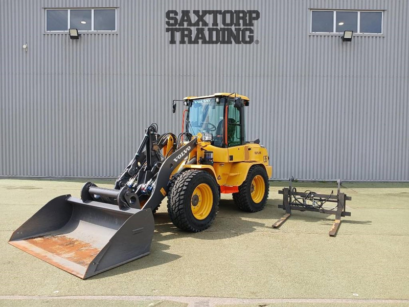 Volvo L35 HT, Hjullastare - Liukuohjattu kuormaaja: kuva Volvo L35 HT, Hjullastare - Liukuohjattu kuormaaja Volvo L35 HT, Hjullastare - Liukuohjattu kuormaaja: kuva Volvo L35 HT, Hjullastare - Liukuohjattu kuormaaja