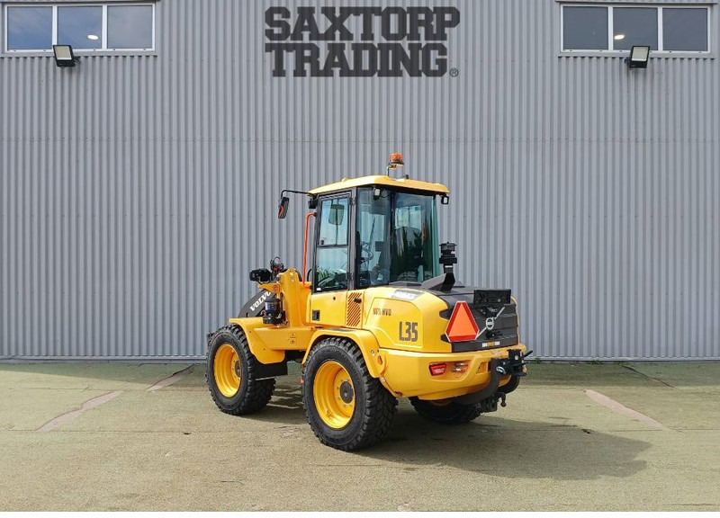 Volvo L35 HT, Hjullastare - Liukuohjattu kuormaaja: kuva Volvo L35 HT, Hjullastare - Liukuohjattu kuormaaja Volvo L35 HT, Hjullastare - Liukuohjattu kuormaaja: kuva Volvo L35 HT, Hjullastare - Liukuohjattu kuormaaja