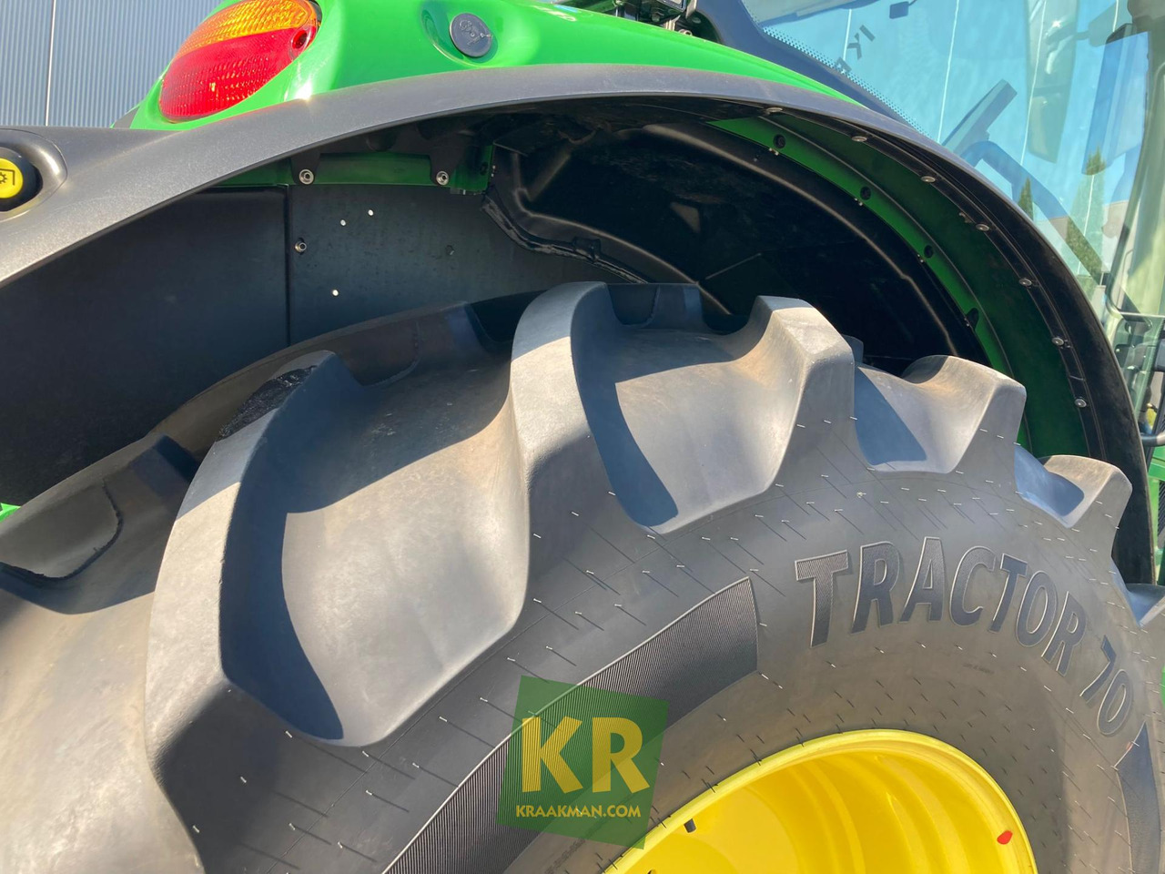 Uusi Traktori 6R 155 John Deere: kuva Uusi Traktori 6R 155 John Deere