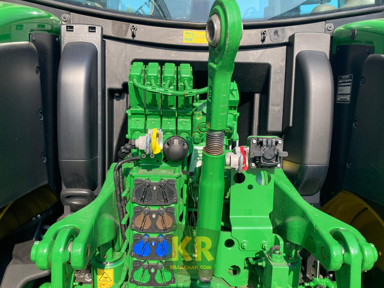 Uusi Traktori 6R 155 John Deere: kuva Uusi Traktori 6R 155 John Deere