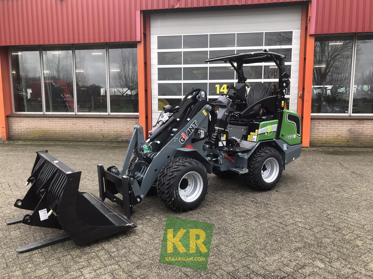 G2700E Giant - Pienkuormaaja: kuva G2700E Giant - Pienkuormaaja G2700E Giant - Pienkuormaaja: kuva G2700E Giant - Pienkuormaaja