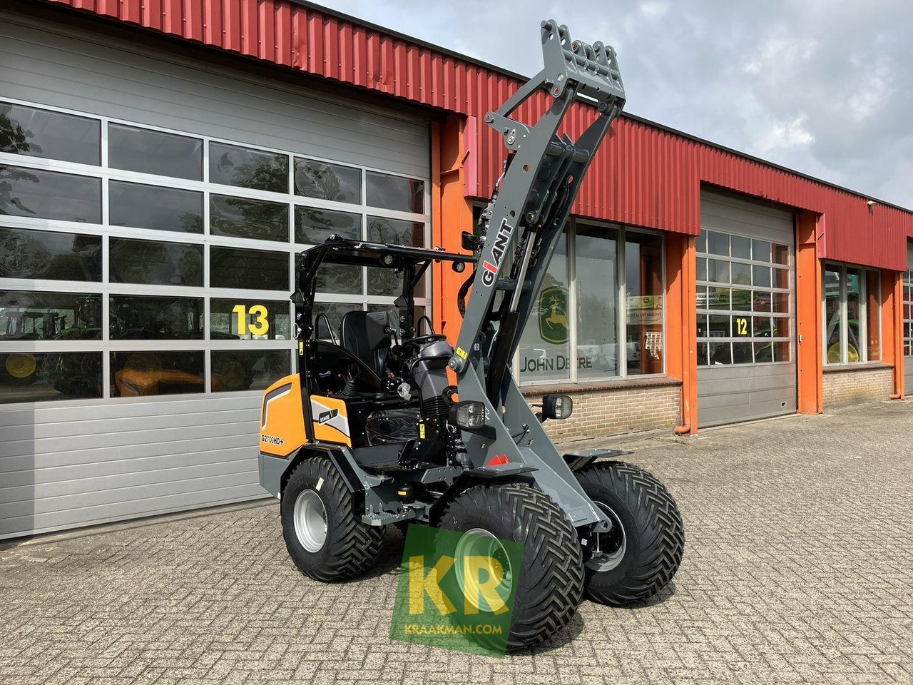 Giant G2700 HD  - Pienkuormaaja: kuva Giant G2700 HD  - Pienkuormaaja Giant G2700 HD  - Pienkuormaaja: kuva Giant G2700 HD  - Pienkuormaaja