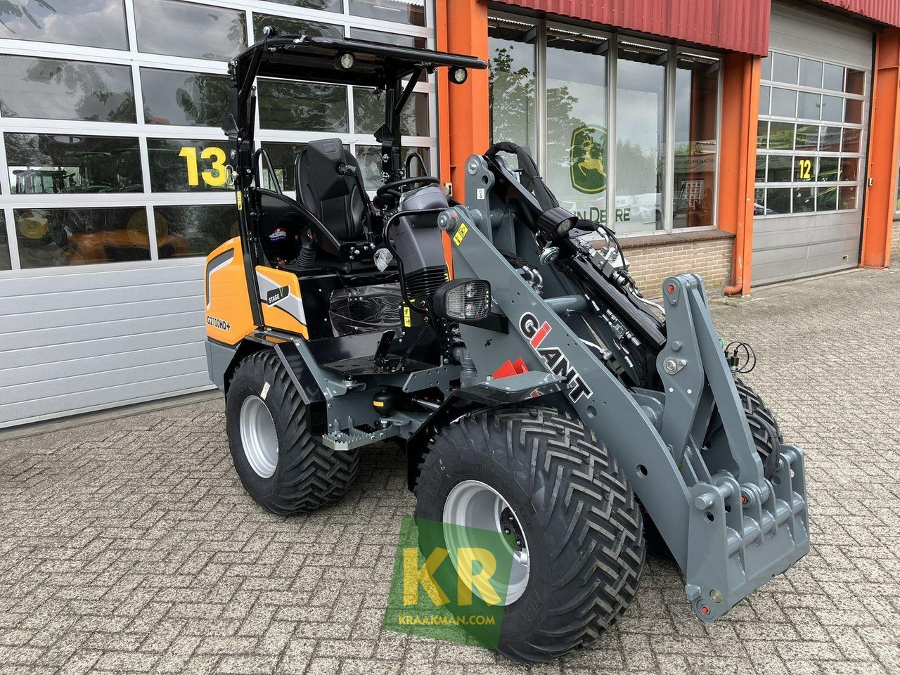 Giant G2700 HD  - Pienkuormaaja: kuva Giant G2700 HD  - Pienkuormaaja Giant G2700 HD  - Pienkuormaaja: kuva Giant G2700 HD  - Pienkuormaaja