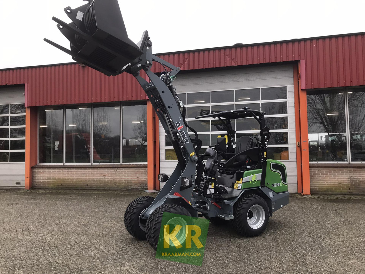 Giant G2700E - Pienkuormaaja: kuva Giant G2700E - Pienkuormaaja Giant G2700E - Pienkuormaaja: kuva Giant G2700E - Pienkuormaaja