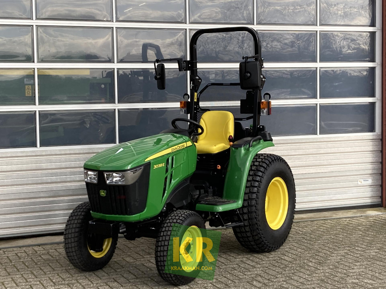John Deere 3038E - Pientraktori: kuva John Deere 3038E - Pientraktori John Deere 3038E - Pientraktori: kuva John Deere 3038E - Pientraktori