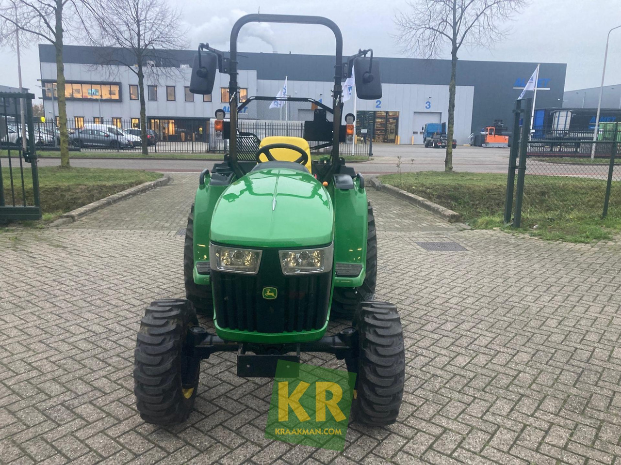 John Deere 3038E - Pientraktori: kuva John Deere 3038E - Pientraktori John Deere 3038E - Pientraktori: kuva John Deere 3038E - Pientraktori