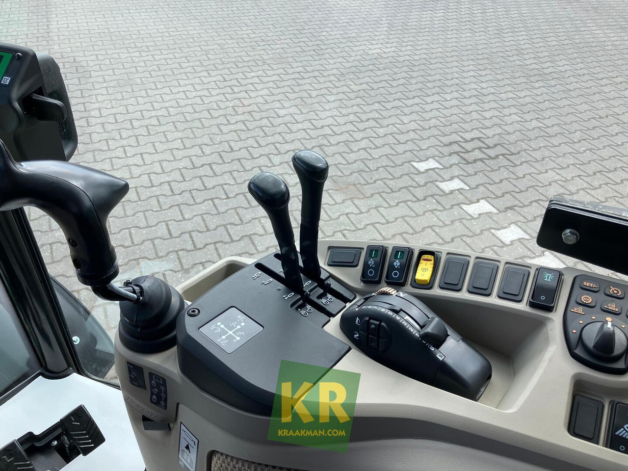John Deere 4066R - Pientraktori: kuva John Deere 4066R - Pientraktori John Deere 4066R - Pientraktori: kuva John Deere 4066R - Pientraktori