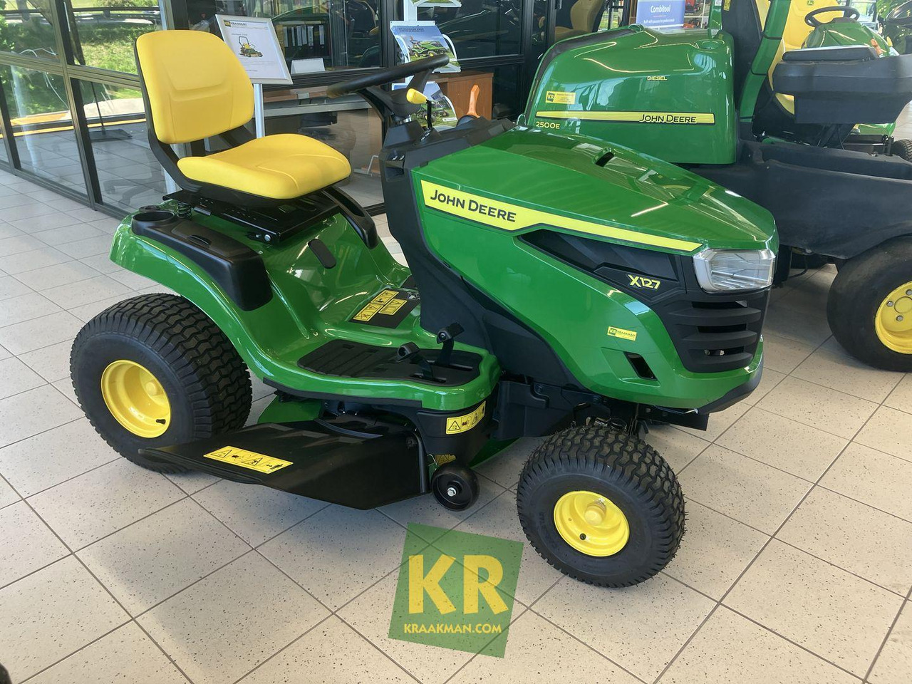 John Deere X127 - Ruohonleikkuri: kuva John Deere X127 - Ruohonleikkuri John Deere X127 - Ruohonleikkuri: kuva John Deere X127 - Ruohonleikkuri