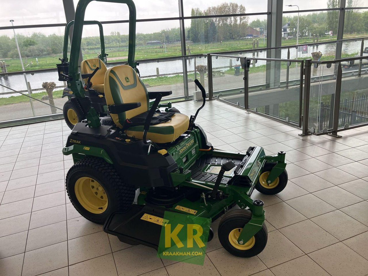 John Deere Z545R - Ruohonleikkuri: kuva John Deere Z545R - Ruohonleikkuri John Deere Z545R - Ruohonleikkuri: kuva John Deere Z545R - Ruohonleikkuri