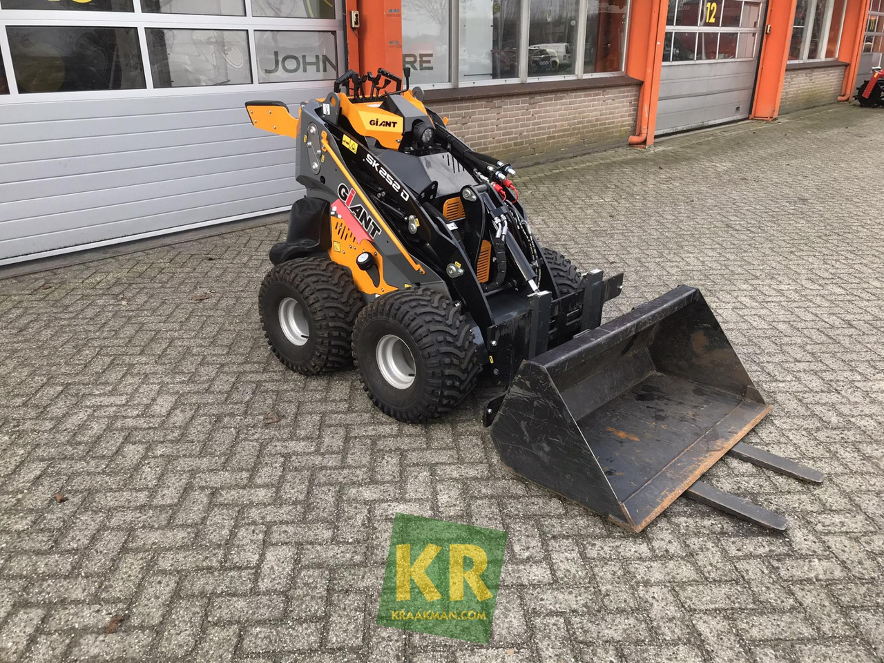 SK252D Giant  - Pienkuormaaja: kuva SK252D Giant  - Pienkuormaaja SK252D Giant  - Pienkuormaaja: kuva SK252D Giant  - Pienkuormaaja