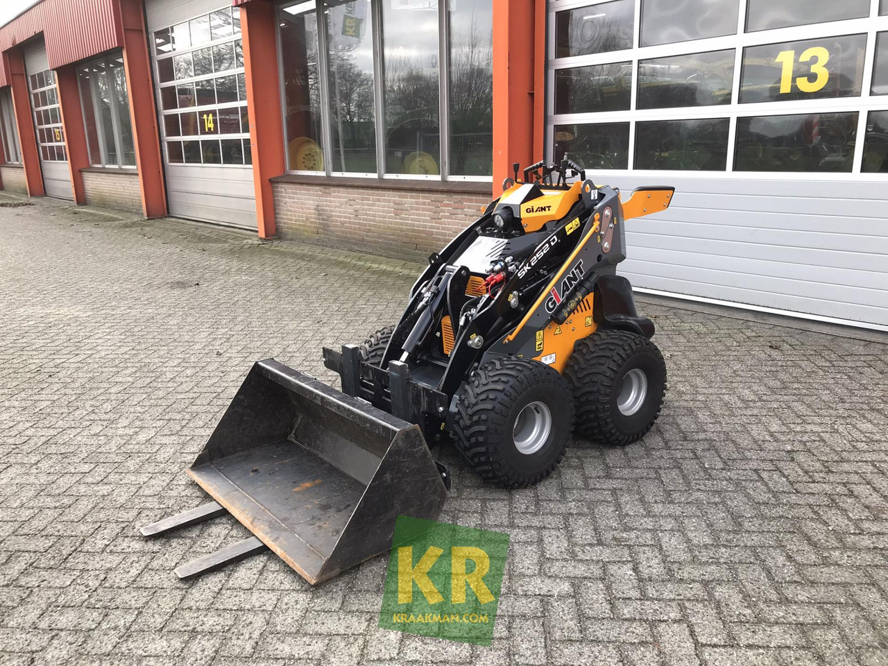SK252D Giant  - Pienkuormaaja: kuva SK252D Giant  - Pienkuormaaja SK252D Giant  - Pienkuormaaja: kuva SK252D Giant  - Pienkuormaaja