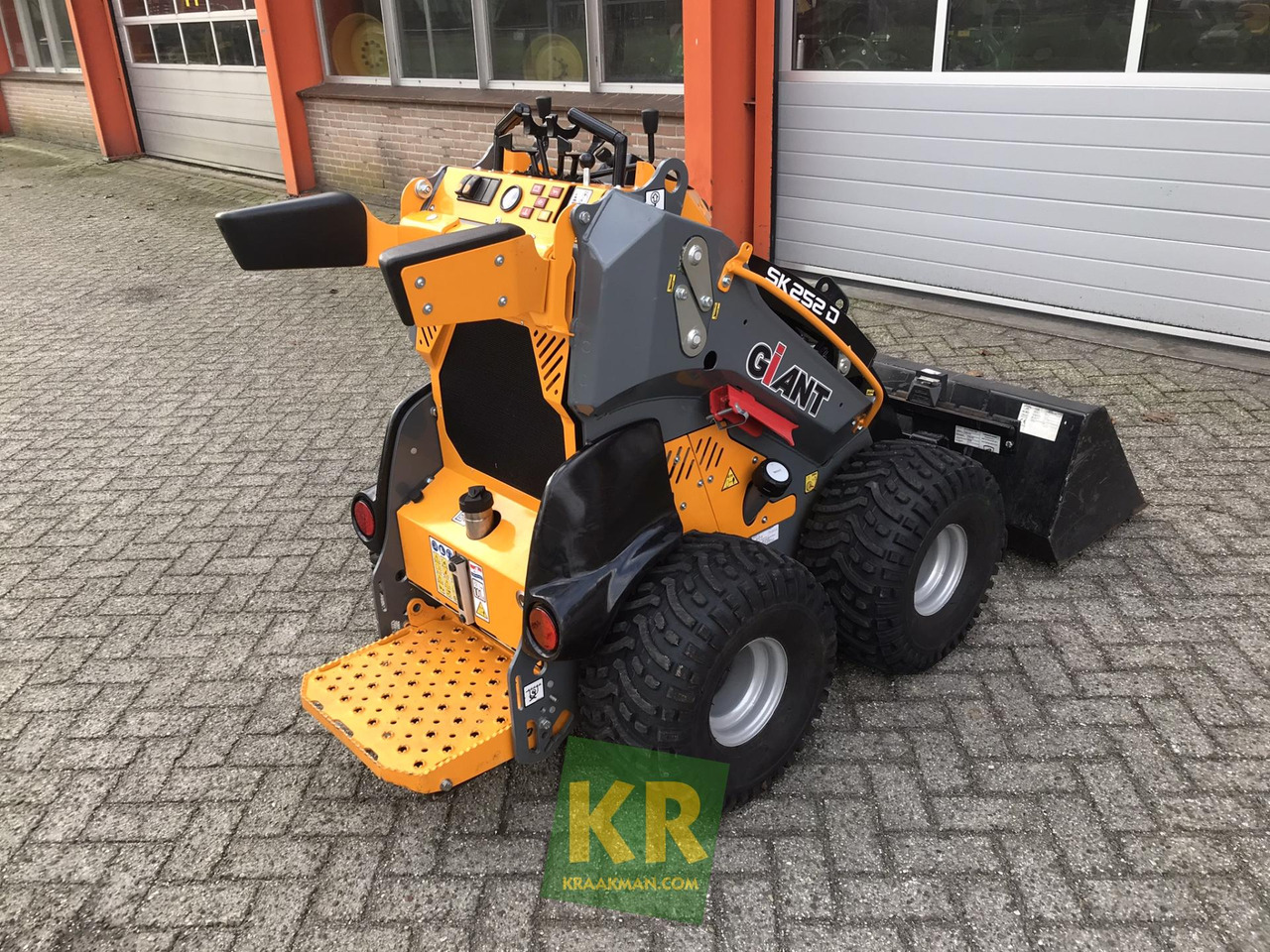 SK252D Giant  - Pienkuormaaja: kuva SK252D Giant  - Pienkuormaaja SK252D Giant  - Pienkuormaaja: kuva SK252D Giant  - Pienkuormaaja