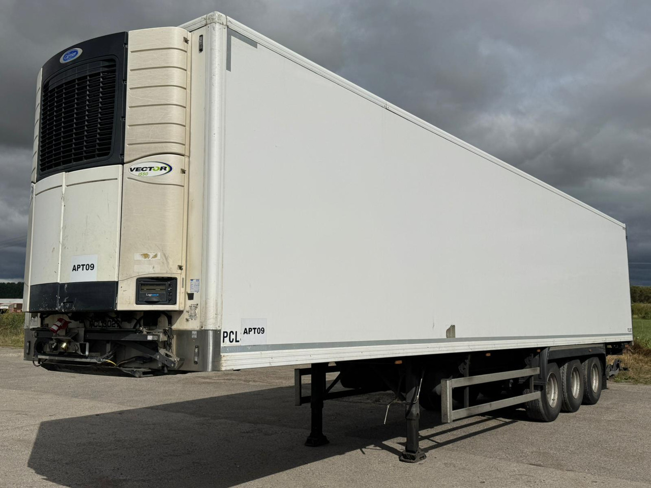 2015 Montracon 13.6m Fridge Trailer – PCL3027 - Refrigeraattori puoliperävaunu: kuva 2015 Montracon 13.6m Fridge Trailer – PCL3027 - Refrigeraattori puoliperävaunu 2015 Montracon 13.6m Fridge Trailer – PCL3027 - Refrigeraattori puoliperävaunu: kuva 2015 Montracon 13.6m Fridge Trailer – PCL3027 - Refrigeraattori puoliperävaunu
