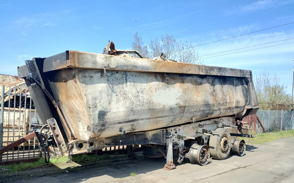 SCHMITZ CARGOBULL GOTHA 26 m3 SGF S3 2015 - Kippiauto puoliperävaunu: kuva SCHMITZ CARGOBULL GOTHA 26 m3 SGF S3 2015 - Kippiauto puoliperävaunu SCHMITZ CARGOBULL GOTHA 26 m3 SGF S3 2015 - Kippiauto puoliperävaunu: kuva SCHMITZ CARGOBULL GOTHA 26 m3 SGF S3 2015 - Kippiauto puoliperävaunu