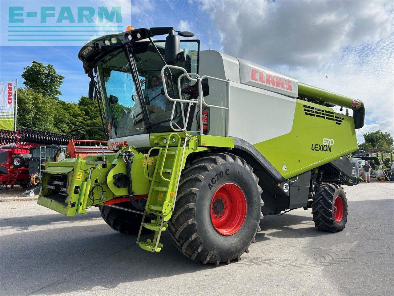 CLAAS LEXION 670 M T4F - Leikkuupuimuri: kuva CLAAS LEXION 670 M T4F - Leikkuupuimuri CLAAS LEXION 670 M T4F - Leikkuupuimuri: kuva CLAAS LEXION 670 M T4F - Leikkuupuimuri