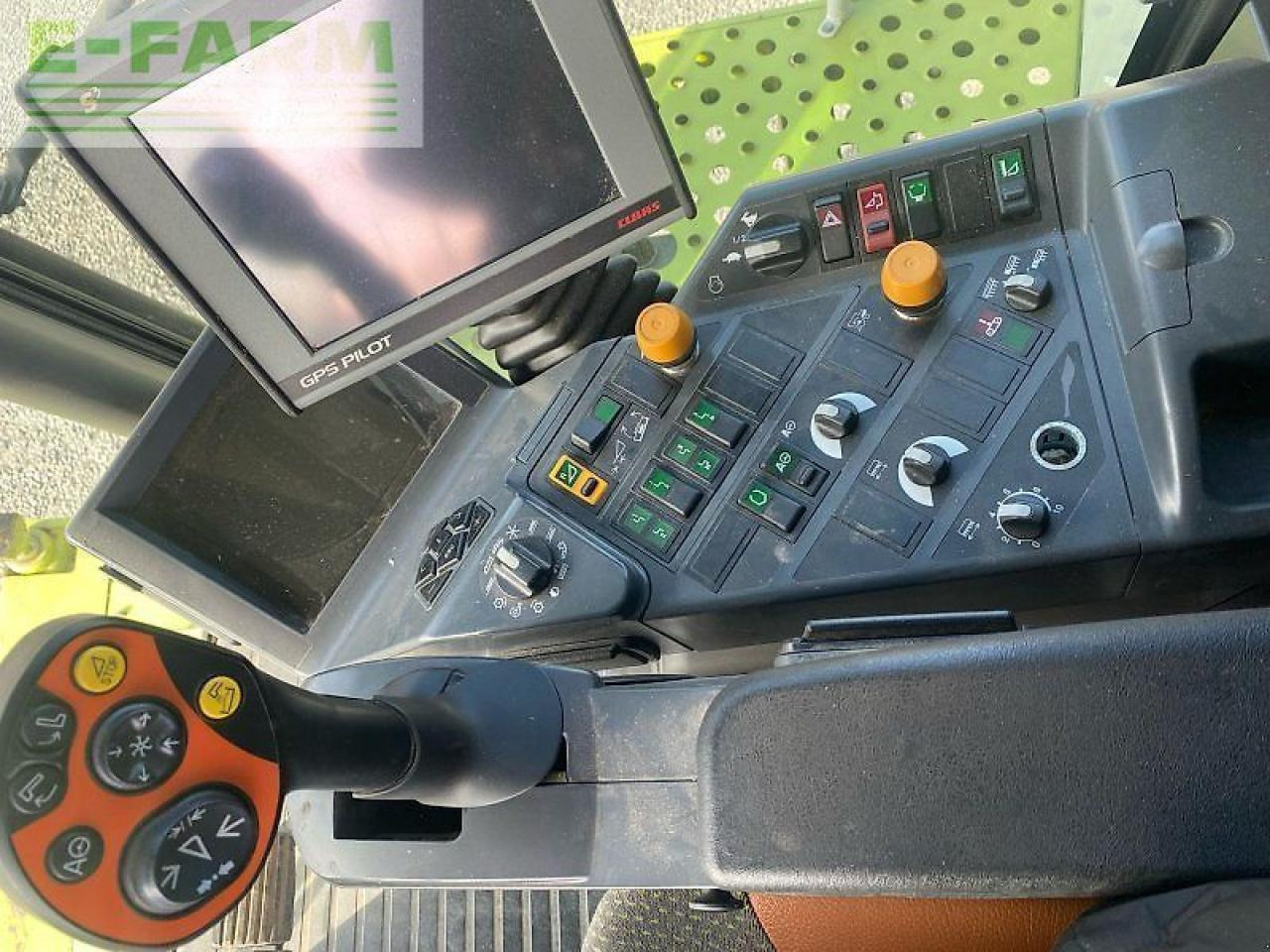 Leikkuupuimuri CLAAS lexion 570 tt: kuva Leikkuupuimuri CLAAS lexion 570 tt Leikkuupuimuri CLAAS lexion 570 tt: kuva Leikkuupuimuri CLAAS lexion 570 tt