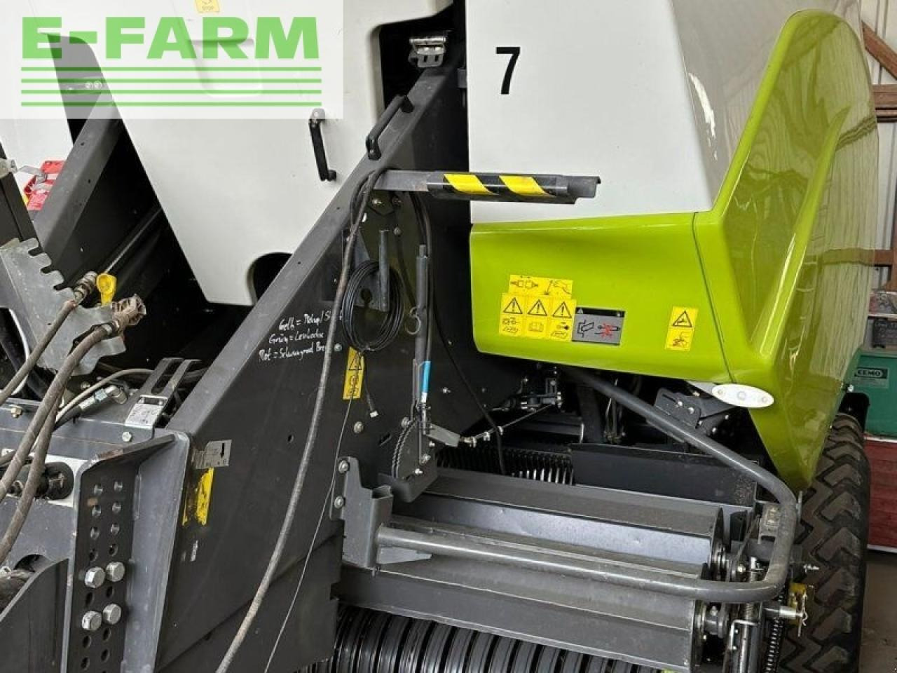 CLAAS quadrant 5200 fc mit waage - Kanttipaalain: kuva CLAAS quadrant 5200 fc mit waage - Kanttipaalain CLAAS quadrant 5200 fc mit waage - Kanttipaalain: kuva CLAAS quadrant 5200 fc mit waage - Kanttipaalain