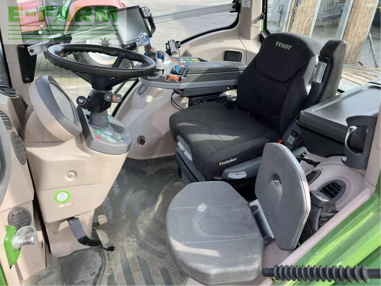 Fendt 828 s4 - Traktori: kuva Fendt 828 s4 - Traktori Fendt 828 s4 - Traktori: kuva Fendt 828 s4 - Traktori