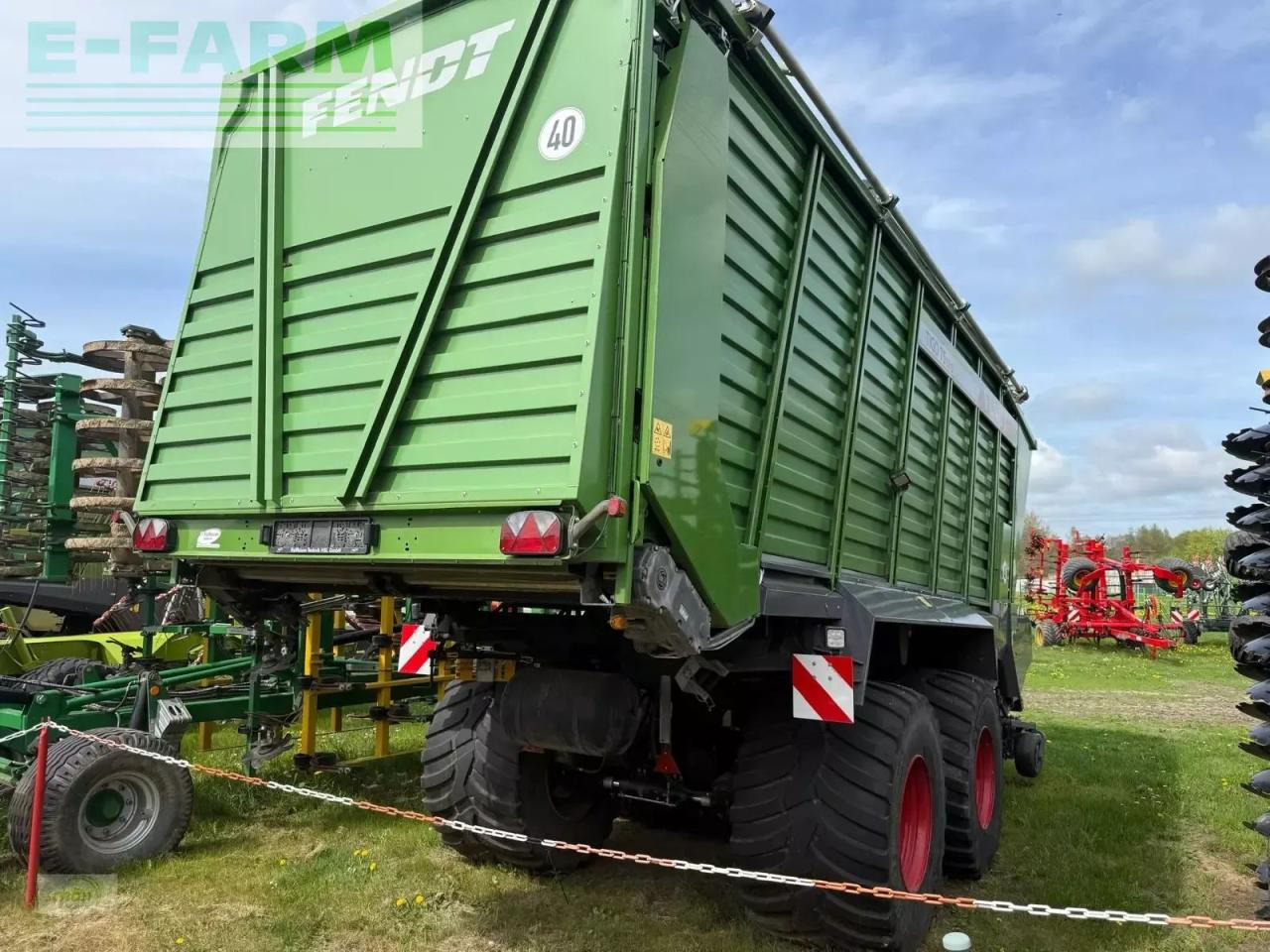 Fendt tigo 75 xr mit 800/45 r26,5 bereifung, laderaumabdeckung und 3 dosierwalzen - Silppurivaunu: kuva Fendt tigo 75 xr mit 800/45 r26,5 bereifung, laderaumabdeckung und 3 dosierwalzen - Silppurivaunu Fendt tigo 75 xr mit 800/45 r26,5 bereifung, laderaumabdeckung und 3 dosierwalzen - Silppurivaunu: kuva Fendt tigo 75 xr mit 800/45 r26,5 bereifung, laderaumabdeckung und 3 dosierwalzen - Silppurivaunu