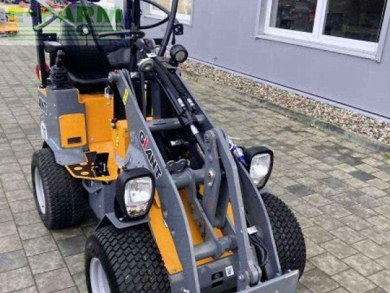 Giant g1200 - Minikuormaaja: kuva Giant g1200 - Minikuormaaja Giant g1200 - Minikuormaaja: kuva Giant g1200 - Minikuormaaja