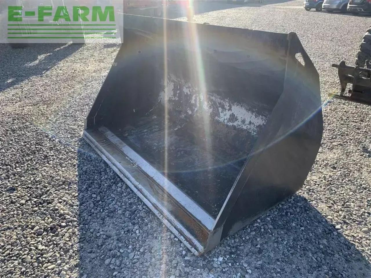 Minikuormaaja Giant g5000tele: kuva Minikuormaaja Giant g5000tele Minikuormaaja Giant g5000tele: kuva Minikuormaaja Giant g5000tele