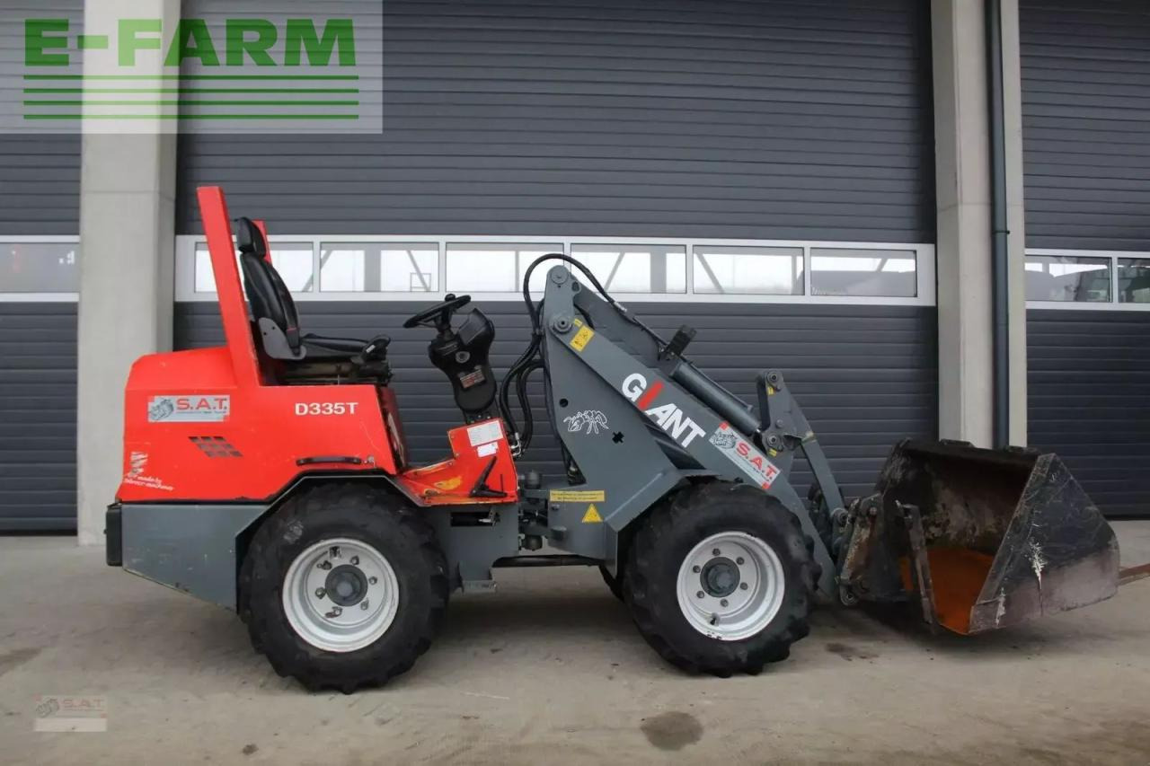 Giant hoflader d 335 t - Pyöräkuormaaja: kuva Giant hoflader d 335 t - Pyöräkuormaaja Giant hoflader d 335 t - Pyöräkuormaaja: kuva Giant hoflader d 335 t - Pyöräkuormaaja