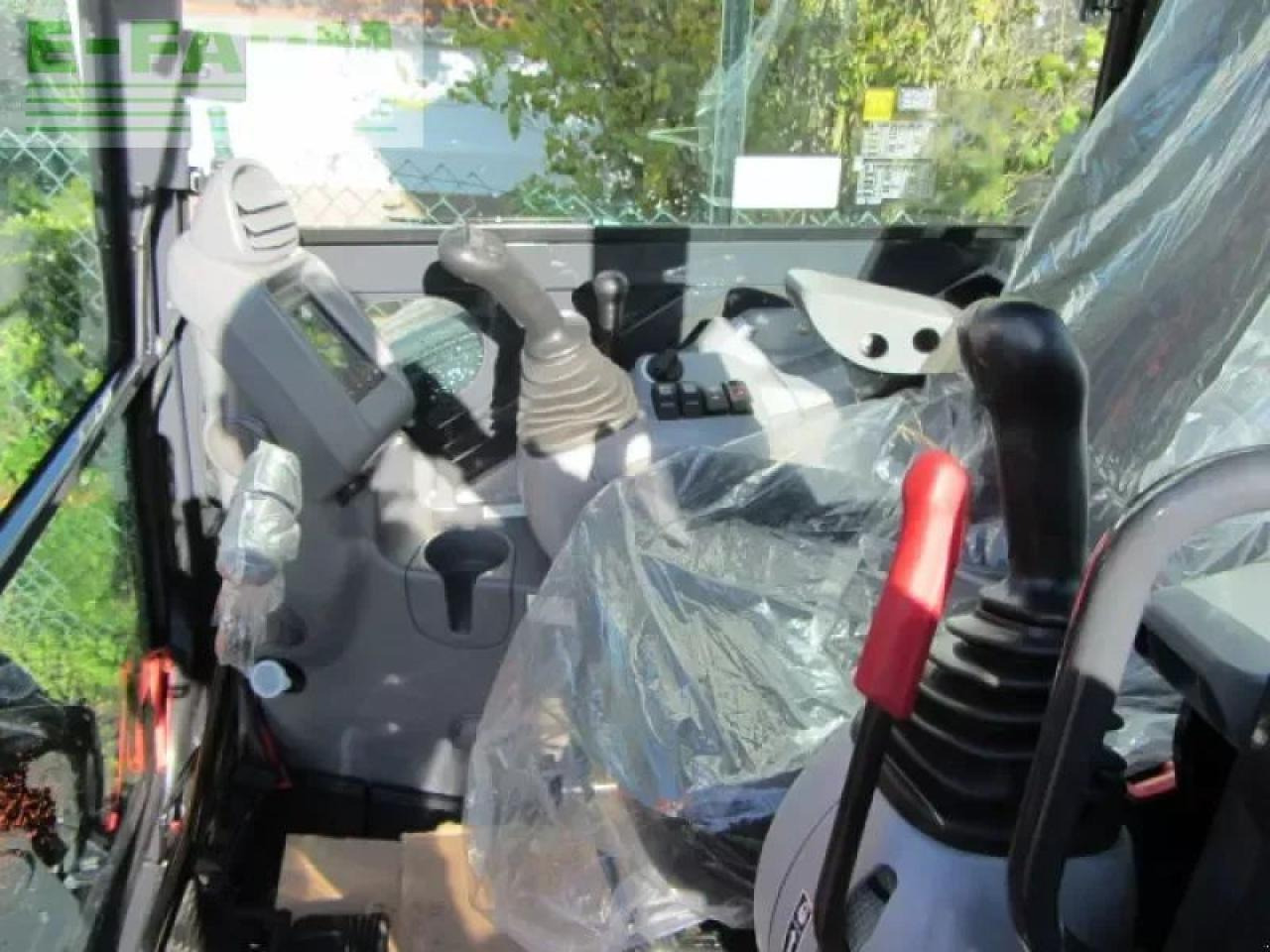 Hitachi zx 33 u-6 - Minikuormaaja: kuva Hitachi zx 33 u-6 - Minikuormaaja Hitachi zx 33 u-6 - Minikuormaaja: kuva Hitachi zx 33 u-6 - Minikuormaaja