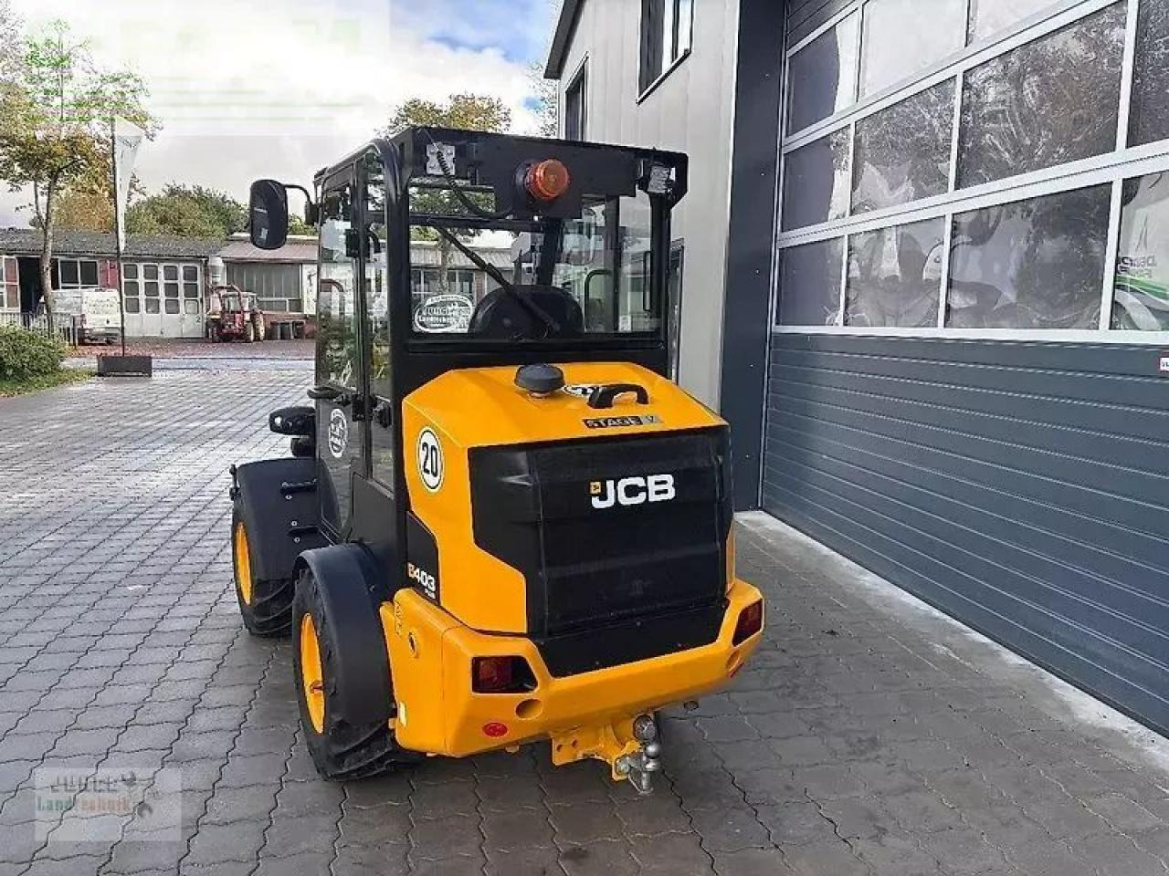 Minikuormaaja JCB 403 plus: kuva Minikuormaaja JCB 403 plus