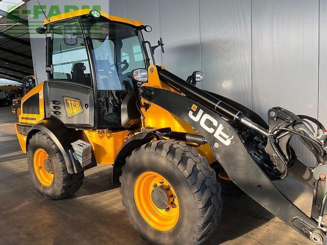 JCB 409 agri - Minikuormaaja: kuva JCB 409 agri - Minikuormaaja JCB 409 agri - Minikuormaaja: kuva JCB 409 agri - Minikuormaaja