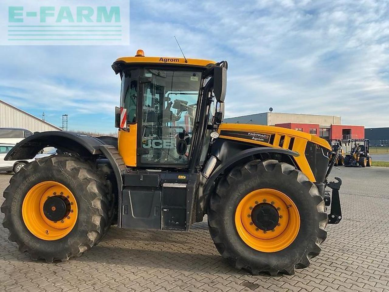 JCB 4220 fatsrac - Traktori: kuva JCB 4220 fatsrac - Traktori JCB 4220 fatsrac - Traktori: kuva JCB 4220 fatsrac - Traktori