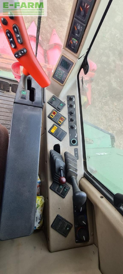 Leikkuupuimuri John Deere 2266: kuva Leikkuupuimuri John Deere 2266